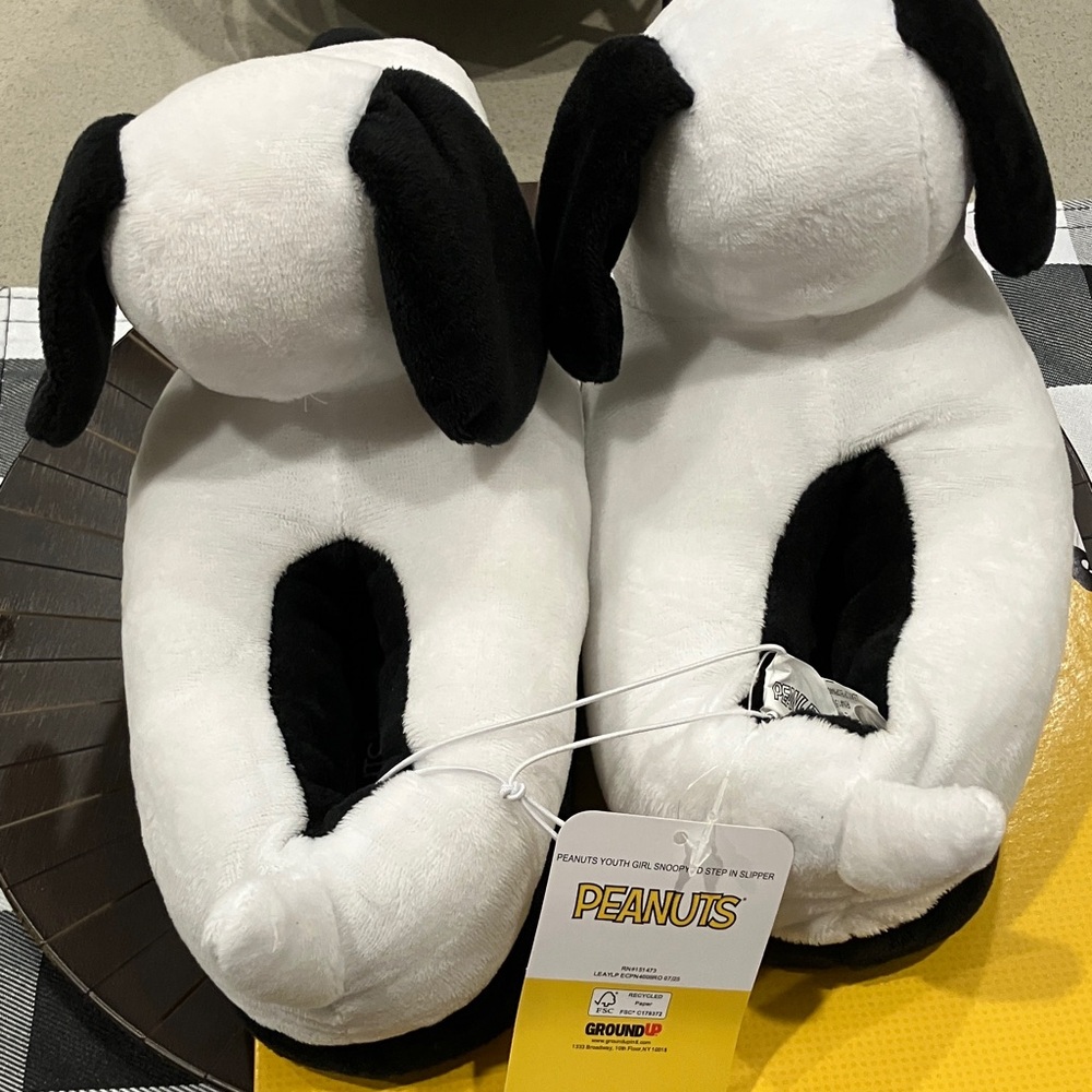 Peanuts Black and White Dog Slippers - Picture 4 of 5